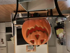 Halloweenkurpitsalyhty LED-valolla