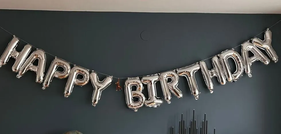 Ilmapalloviirinauha Happy Birthday Hopea