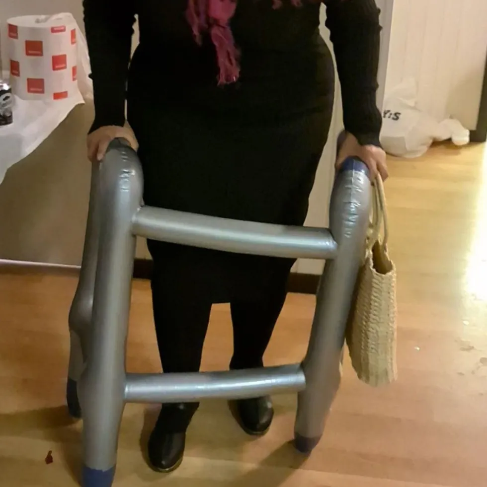 Ilmatäytteinen kävelytuki