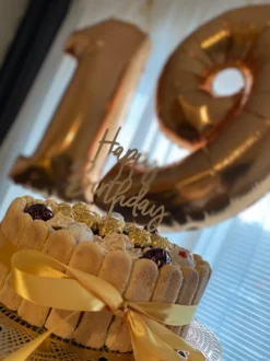 Kakkukoriste Puuta Happy Birthday