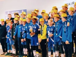 Kimaltava Kulta Hattu