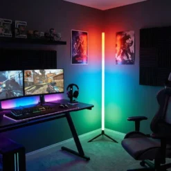LED-loisteputkilattiavalaisin RGBW
