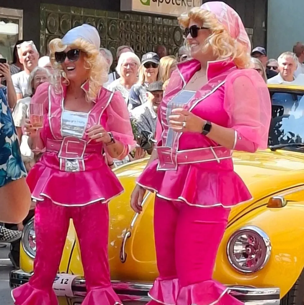 Mama Mia Pinkki Naamiaisasu