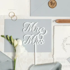 Mr & Mrs -kakkukoriste valkoista akryylia
