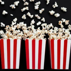 Popcornkuppeja Punavalkoraidallisia