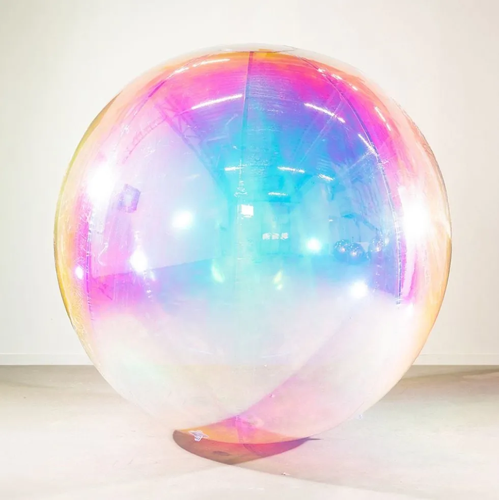 Puhallettava Iridescent-peilipallo