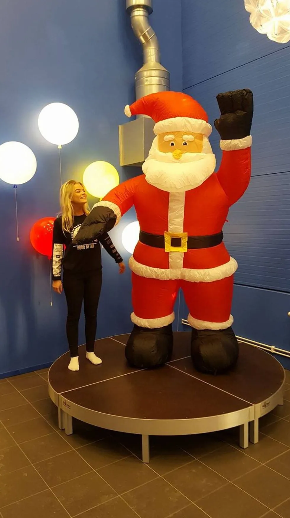 Puhallettava Jättijoulupukki Valolla