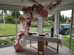 Ruusukultainen ilmapallokaari