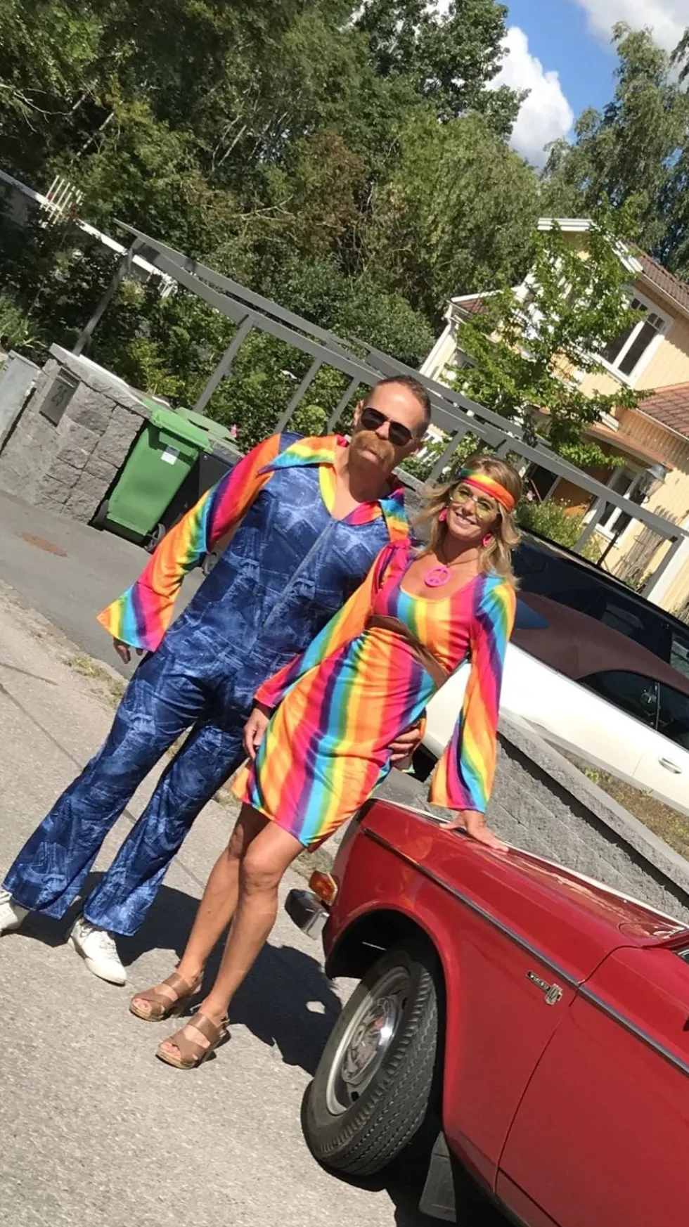 Sateenkaarinen Hippie Naamiaisasu