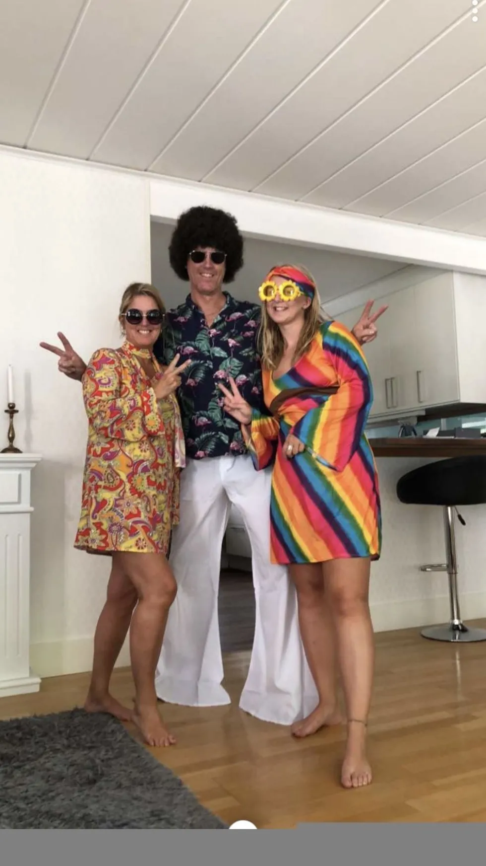 Sateenkaarinen Hippie Naamiaisasu