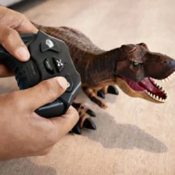 Savutteleva radio-ohjattava T-Rex