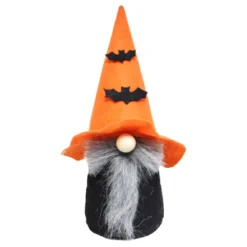 Seisova halloweentonttu Lepakoilla