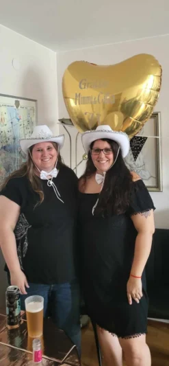 Valkoinen Cowboyhattu ja Tiara