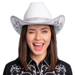 Valkoinen cowboyhattu strassitähdillä